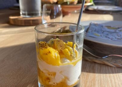 Close-up van de sfeervolle inrichting van vergaderlocatie Het Gunnen.