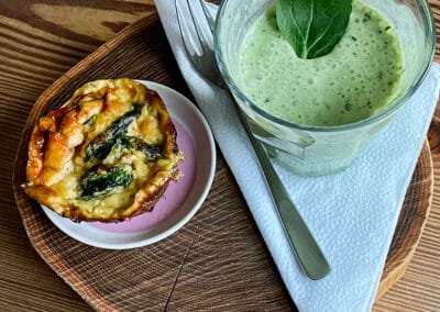 Gezonde snack met fruit en noten, geserveerd bij Het Gunnen.